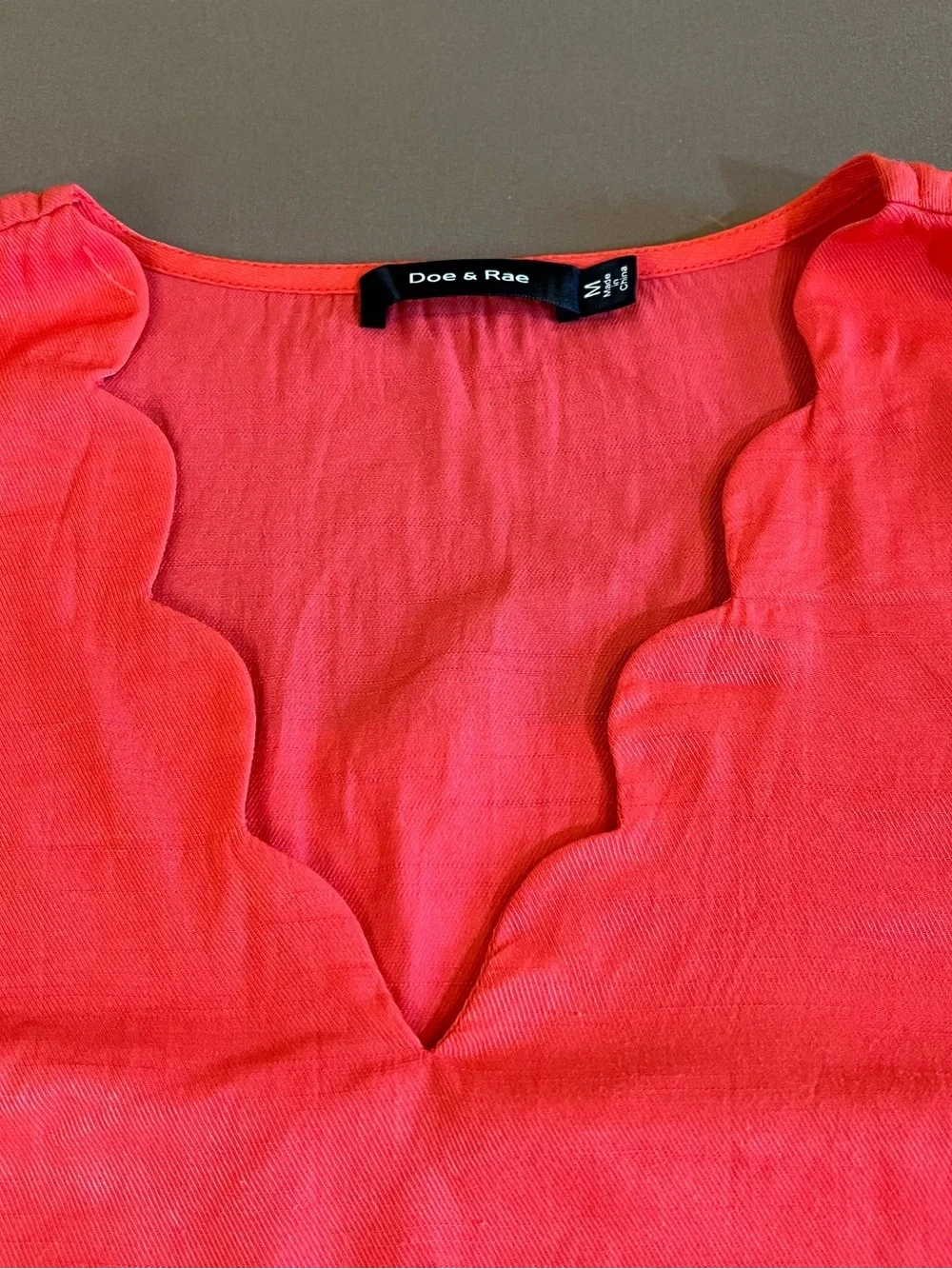 Doe & Rae Coral Scallop Neck Shell - Picture 3 of 6